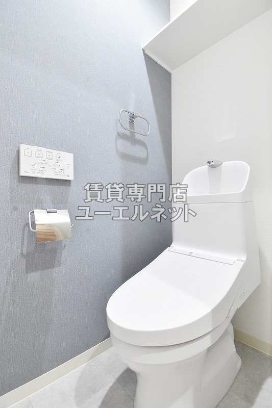 トイレ　温水洗浄便座付き