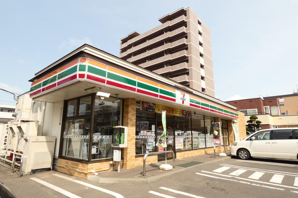 コンビニ　セブンイレブン札幌北7条西12丁目店（コンビニ）まで230m
