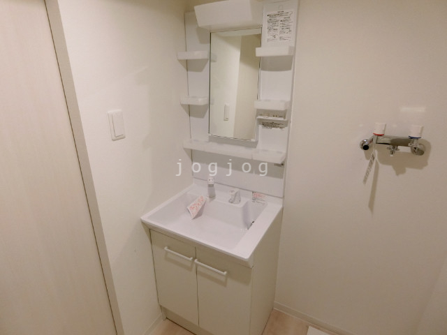 洗面設備　洗面台はシャワードレッサー付き★