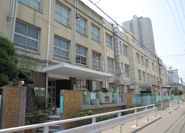 小学校　大阪市立南市岡小学校（小学校）まで276m