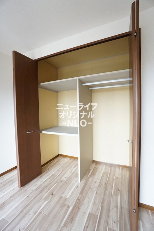 収納　ハンガーパイプや棚が付いているので上手に整理整頓できます☆