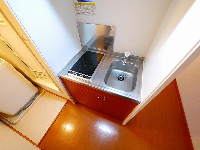 キッチン　コンパクトなキッチンで掃除もラクラク