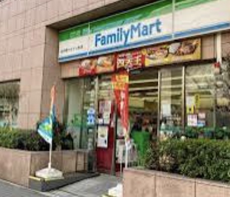 コンビニ　ファミリーマート日本橋かきがら町店（コンビニ）まで58m