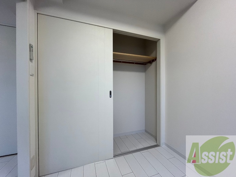 収納　寝室の収納です。部屋がすっきり片付きます。