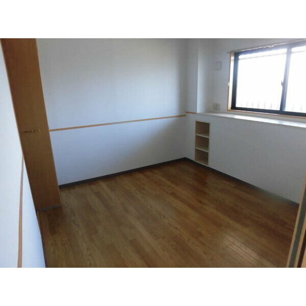 居室・リビング　同物件の別部屋になります。