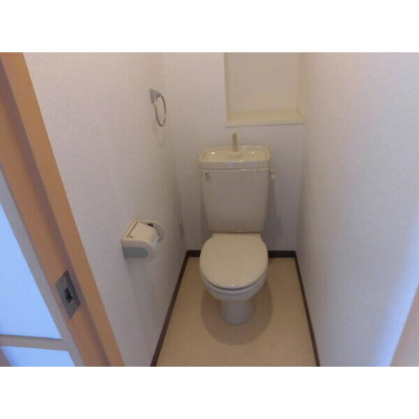トイレ　同物件の別部屋になります。