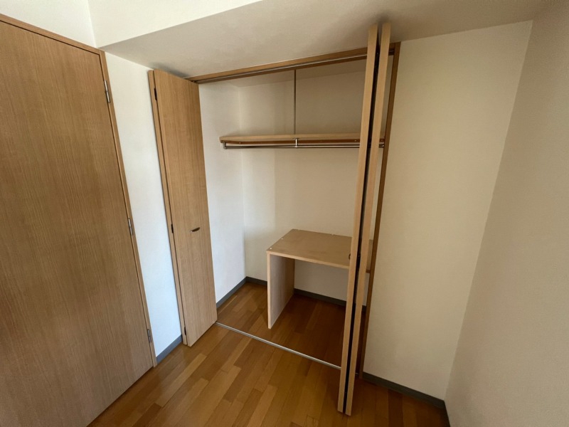 収納　寝室の収納です。部屋がすっきり片付きます。