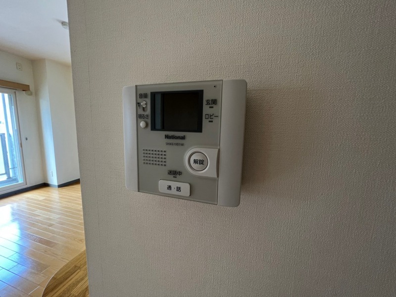 セキュリティ　ＴＶモニター付インターホンです。来客者の顔が見えるので安心！