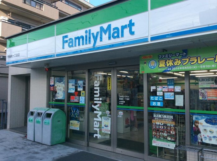 コンビニ　ファミリーマート（コンビニ）まで329m