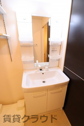 洗面設備　朝の準備に便利なシャンプードレッサー