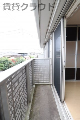 バルコニー　外からの目が気にならないバルコニーで洗濯物が干せます