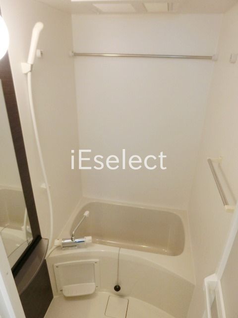 バス・シャワールーム　浴室乾燥機能付きのお風呂。