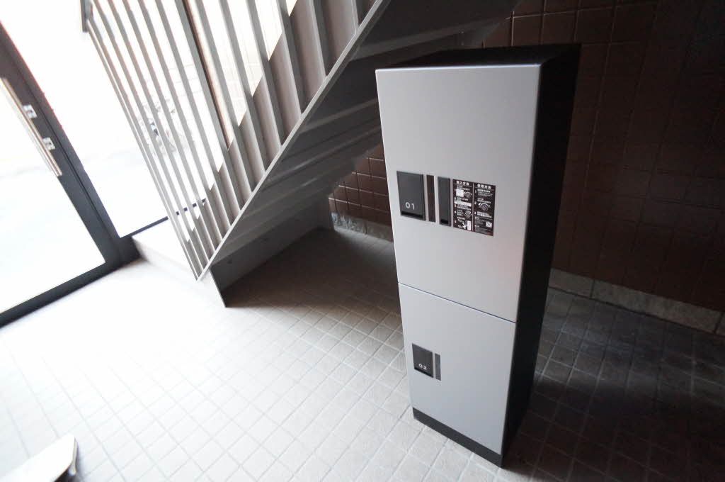 建物外観　不在時でも荷物の受け取りに便利な宅配ＢＯＸ設置♪