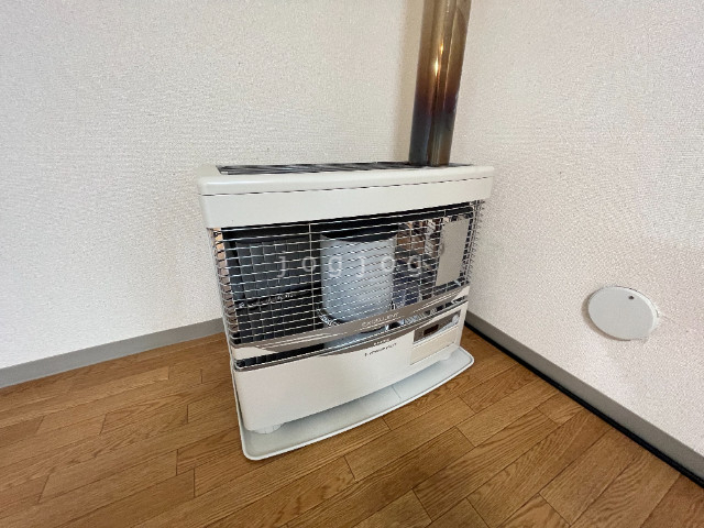 その他設備　煙突式灯油ストーブ