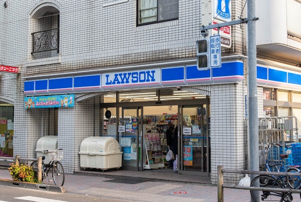 コンビニ　ローソン 百人町二丁目店（コンビニ）まで334m