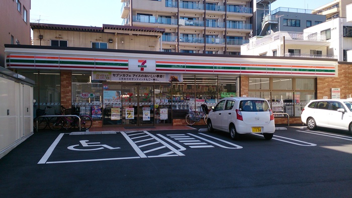 コンビニ　セブンイレブン（コンビニ）まで168m