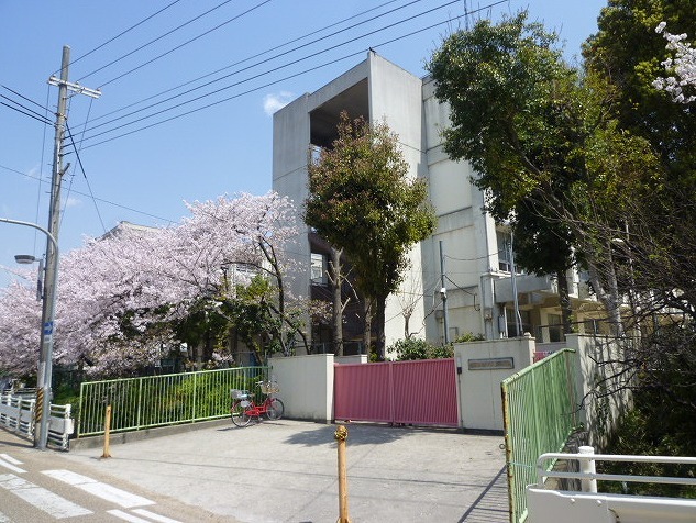 小学校　中百舌鳥小学校（小学校）まで764m