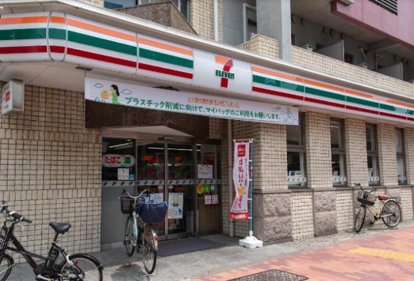 コンビニ　セブンイレブン大田区糀谷駅前店（コンビニ）まで305m