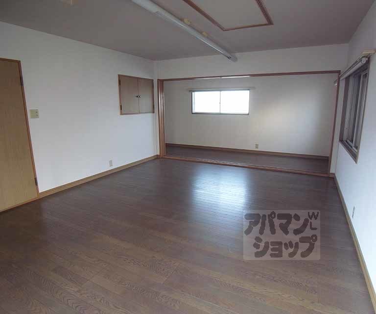 居室・リビング　洋室１３．５帖です。