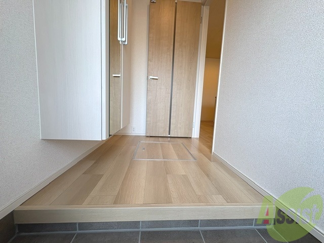 玄関　玄関は、あまり段差が無く出入りが楽そうです。