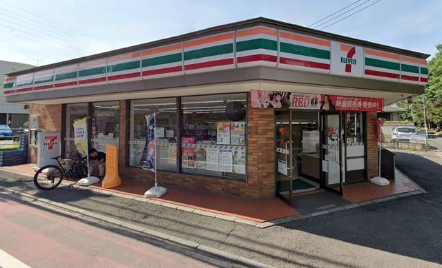 コンビニ　セブンイレブン綾瀬店（コンビニ）まで250m
