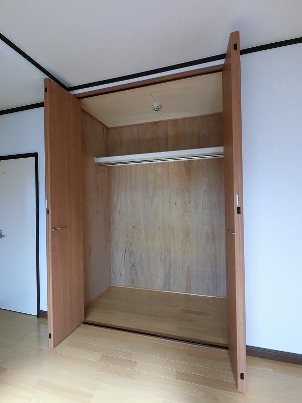 収納　クローゼット（DK側）