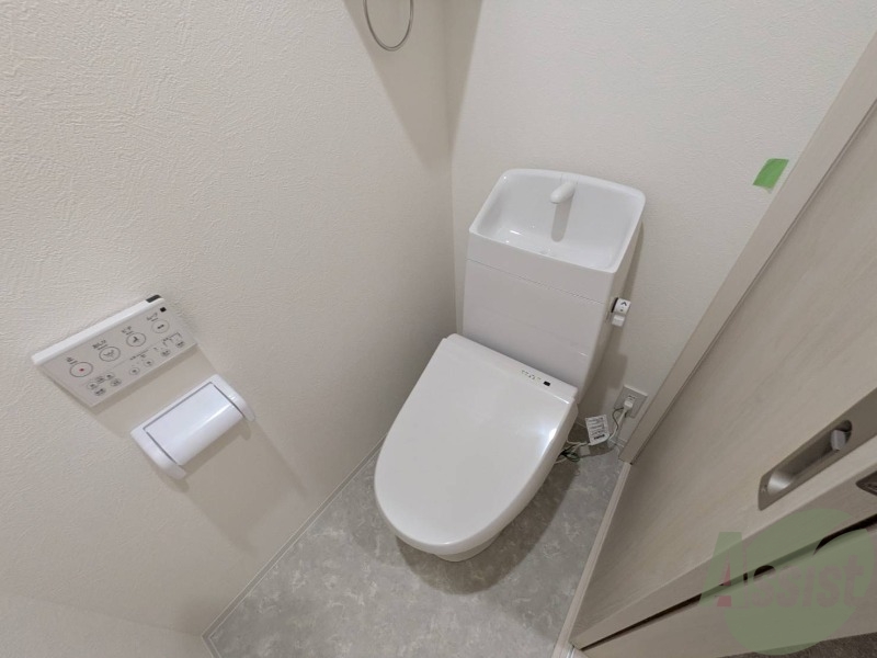 トイレ　お手洗いは温水洗浄付き。これは個人的に外せません。
