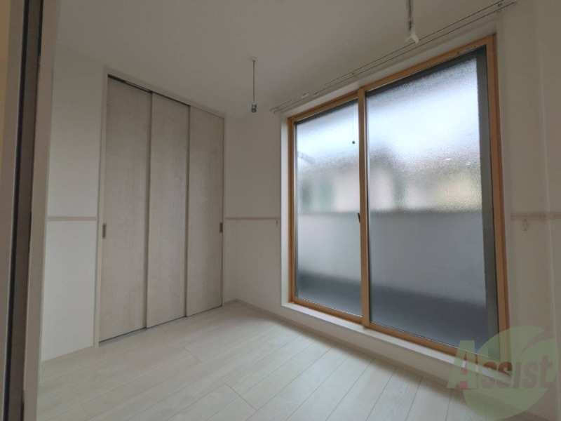 その他部屋・スペース　寝室はベッドを置いて程よい広さで落ち着きます。
