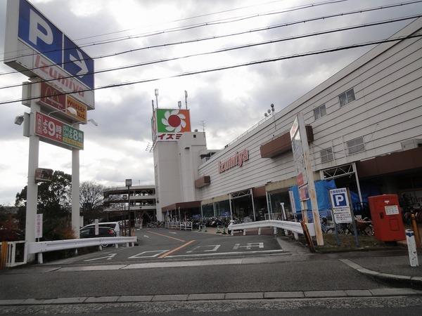 スーパー　イズミヤ松原店（スーパー）まで1051m