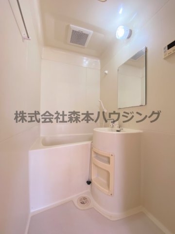 バス・シャワールーム　落ち着いた空間のお風呂です