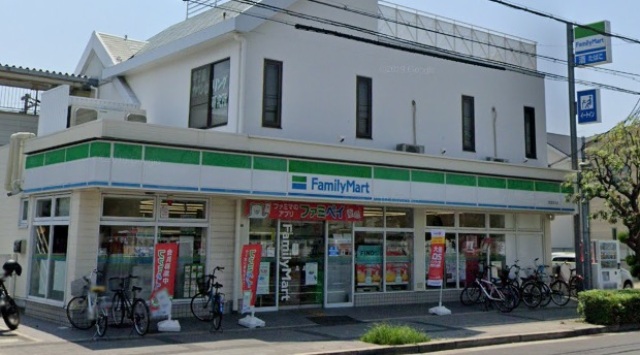 コンビニ　ファミリーマート（コンビニ）まで573m