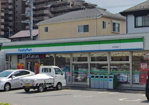 コンビニ　ファミリーマート（コンビニ）まで500m