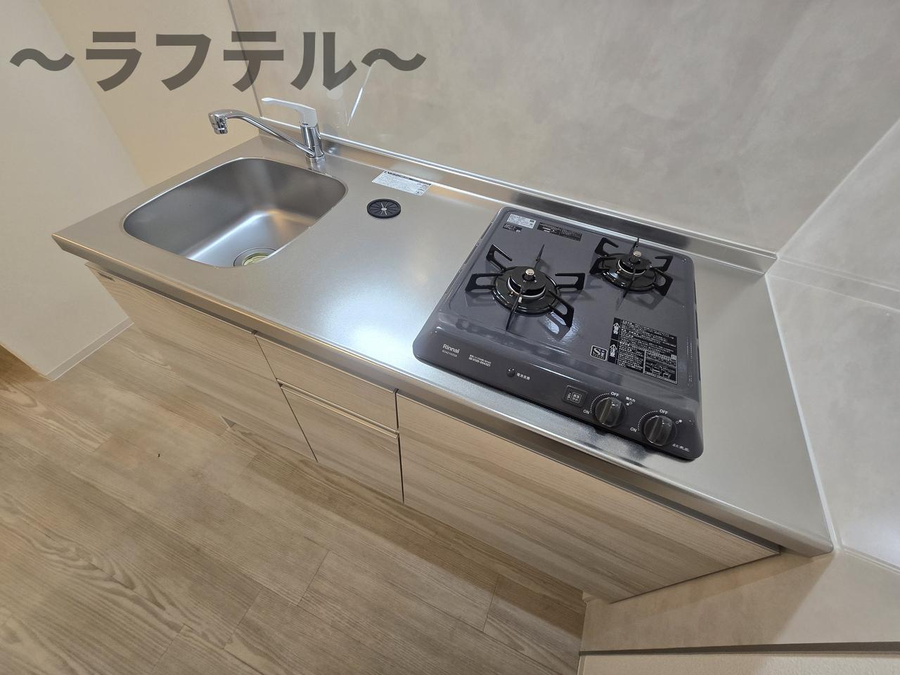 キッチン　同メーカー施工　別部屋イメージ写真