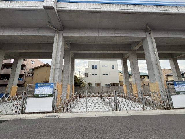 建物外観　建設中