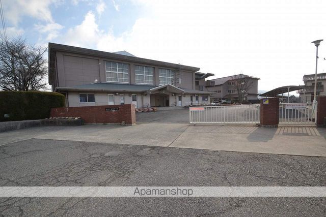 中学校　磯松中学校（中学校）まで1300m