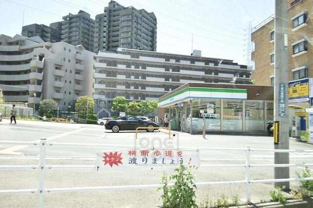 コンビニ　ファミリーマート　緑地公園駅東（コンビニ）まで669m