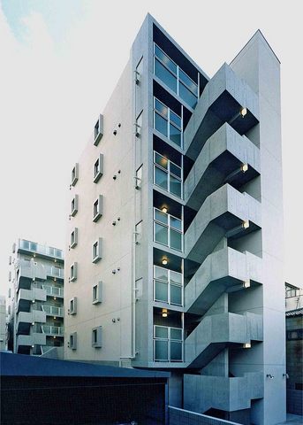 建物外観　コンクリートとホワイト壁のモダンなマンション