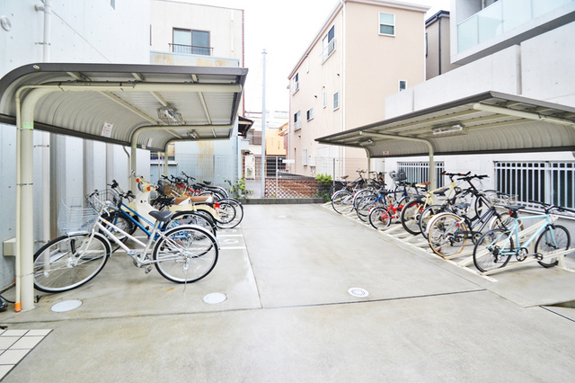 その他共有部分　屋根付き駐輪場（オートロック内側です）