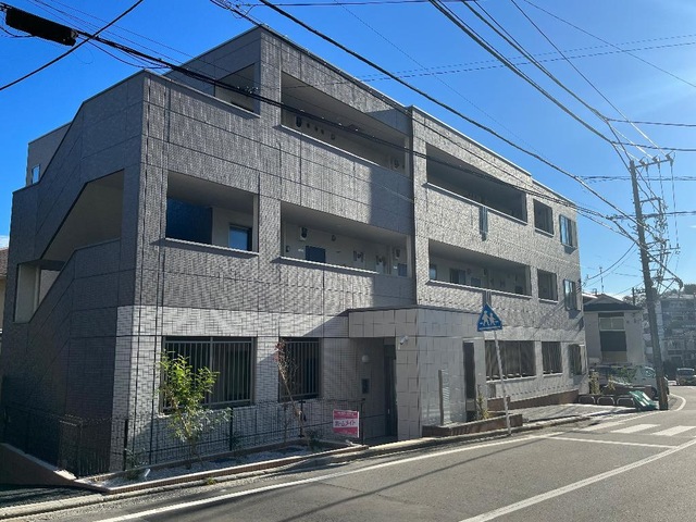 エントランス　お洒落な建物デザイン♪