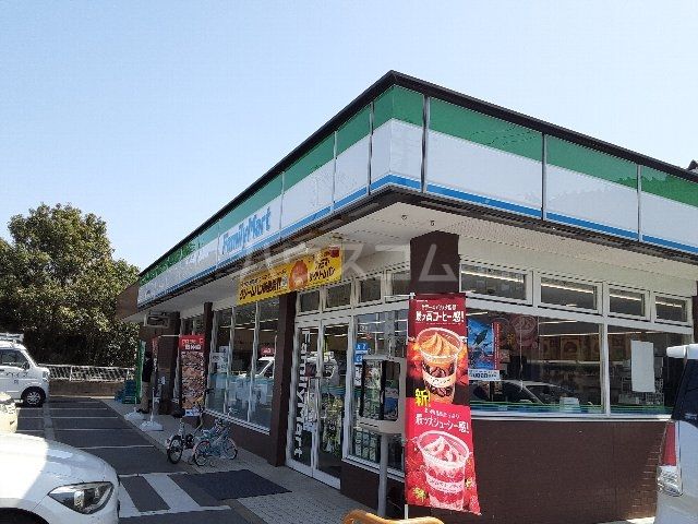 コンビニ　ファミリーマート取手椚木店（コンビニ）まで74m