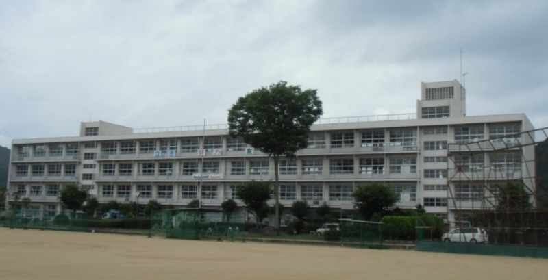 中学校　西脇中学校（中学校）まで461m