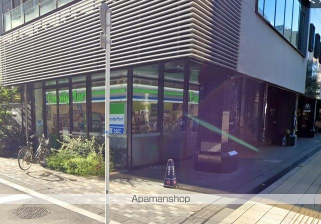 コンビニ　ファミリーマートザロイヤルパークキャンバス大阪北浜店（コンビニ）まで586m
