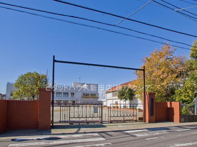 小学校　吉川市立吉川小学校（小学校）まで698m