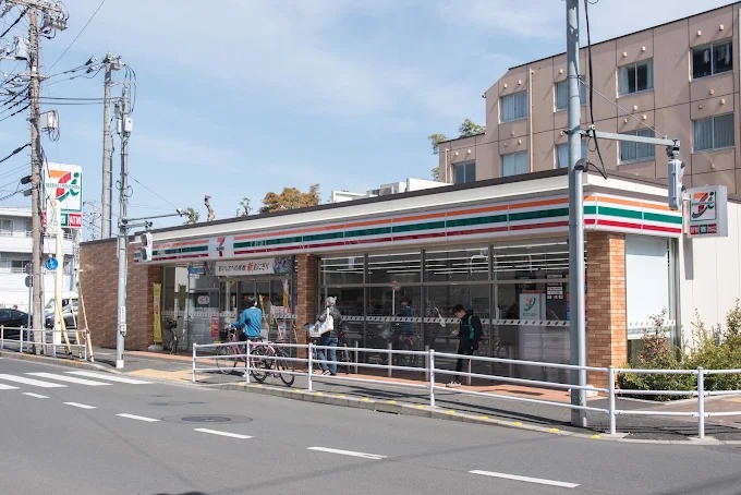 コンビニ　セブンイレブン武蔵境1丁目店（コンビニ）まで84m