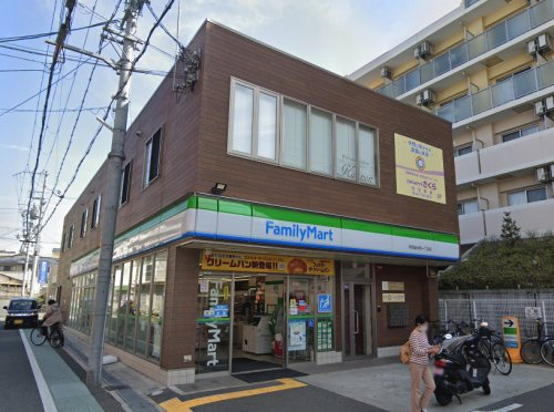 コンビニ　ファミリーマート吹田垂水町一丁目店（コンビニ）まで132m