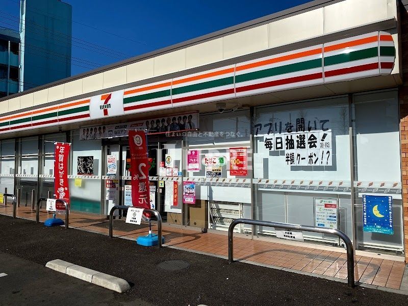コンビニ　セブンイレブン八王子高倉南店（コンビニ）まで220m