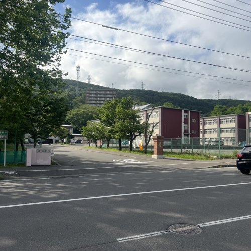 中学校　室蘭市立桜蘭中学校（中学校）まで1155m