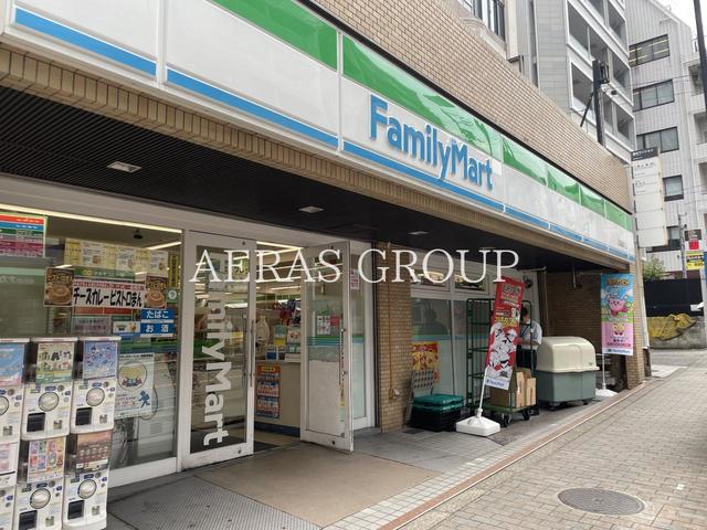 コンビニ　ファミリーマート 三田聖坂下店（コンビニ）まで183m