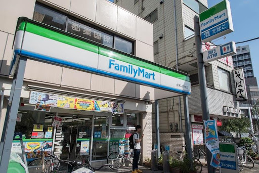 コンビニ　ファミリーマート 台東入谷駅前店（コンビニ）まで95m