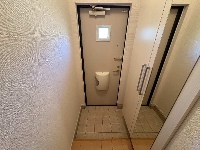 玄関　※別号室の写真になります※
